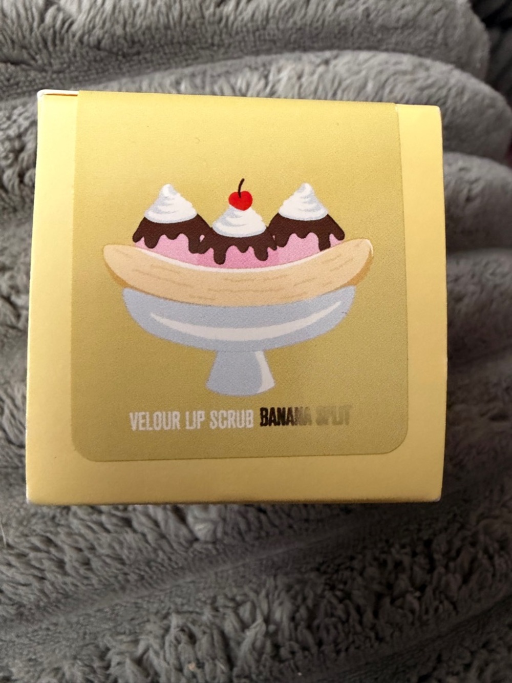 Jeffree Star Velour Lip Scrub - Banana Spilit
